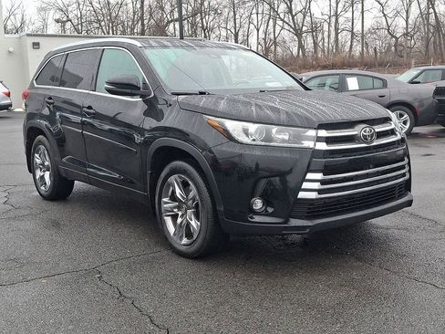 Used 2019 Toyota Highlander Limited Platinum image 4