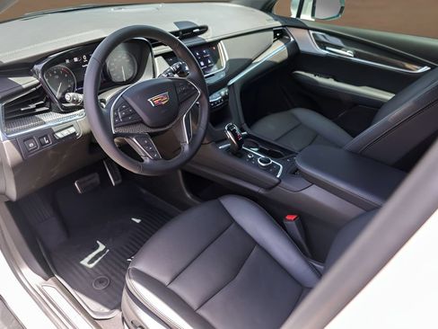 Used 2026 Cadillac XT5 Sportv w/ LPO, Onyx Lite Package AWD/4WD image 10
