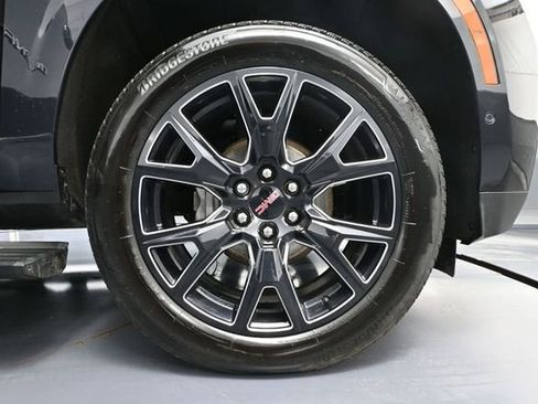 Used 2025 GMC Yukon Denali w/ Sun & Power Step Package AWD/4WD image 17