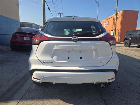 Used 2023 Nissan Kicks SR w/ Interior Electronics Package FWD image 7