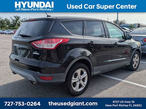 Used 2016 Ford Escape SE FWD image 2