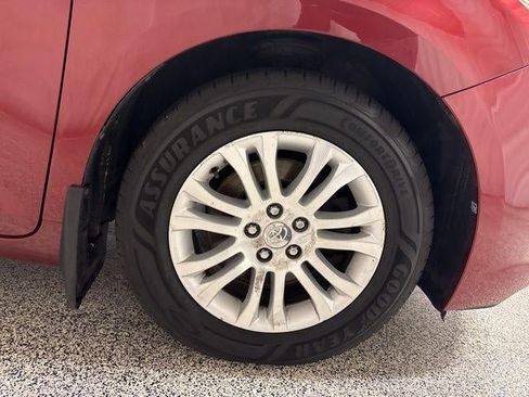 Used 2013 Toyota Sienna XLE image 17