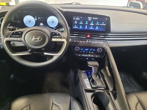 Used 2025 Hyundai Elantra Limited FWD image 22