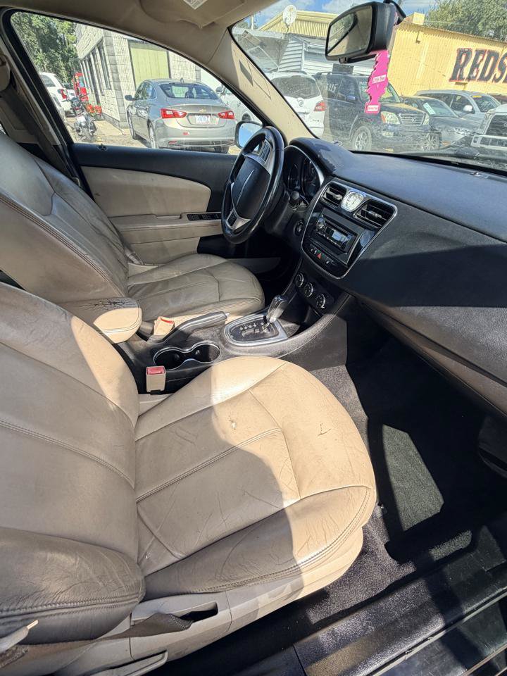 Used 2013 Chrysler 200 Limited FWD image 15