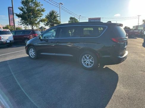 Used 2022 Chrysler Pacifica Touring-L FWD image 39