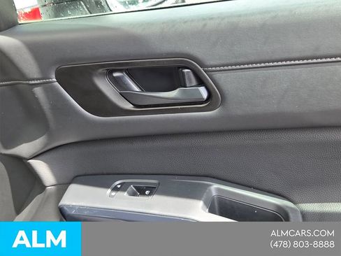 Used 2025 Nissan Pathfinder SV FWD image 24