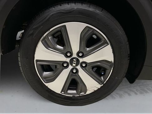 Used 2017 Kia Niro EX FWD image 15