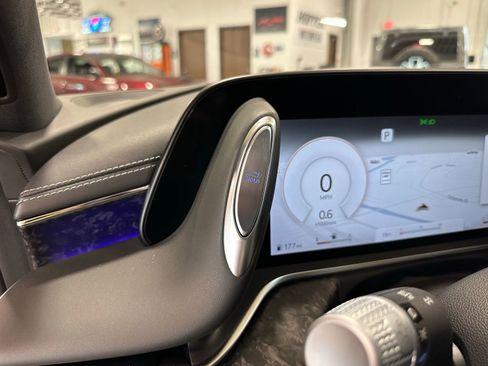 Used 2025 Genesis G90 3.5T AWD/4WD image 25