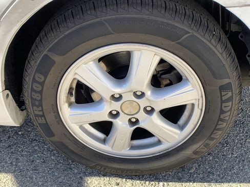 Used 2010 Toyota Camry LE image 12