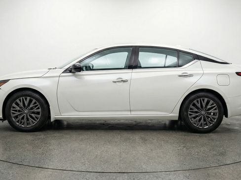 Used 2025 Nissan Altima 2.5 SV image 5