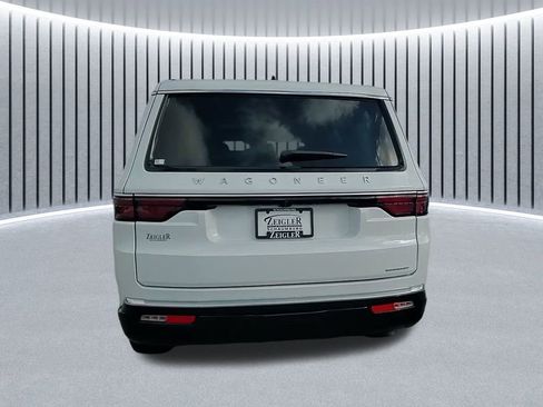 Used 2024 Jeep Wagoneer Series III w/ Premium Group I image 10