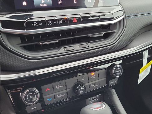 New 2026 Jeep Compass Latitude image 33