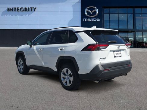 Used 2021 Toyota RAV4 LE image 4