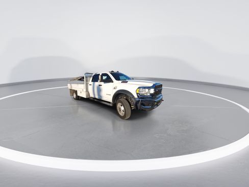 Used 2021 RAM 4500 Tradesman w/ Chrome Appearance Group RWD image 2