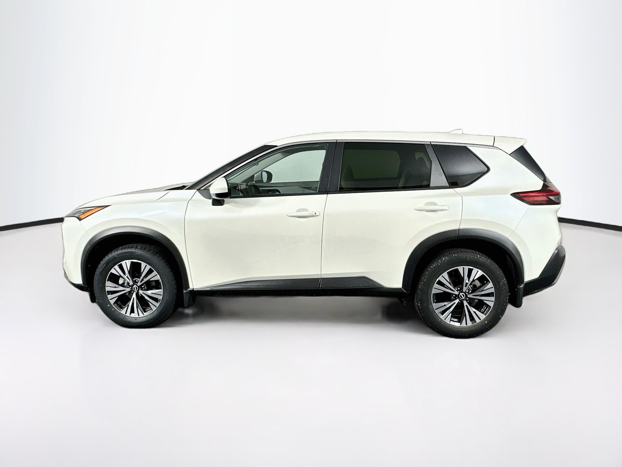 Used 2023 Nissan Rogue SV FWD image 4