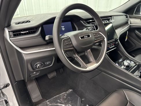 New 2025 Jeep Grand Cherokee L Limited w/ Black Appearance Package image 18