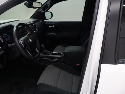 Used 2022 Toyota Tacoma TRD Sport w/ Technology Package image 25