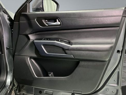 Used 2025 Nissan Pathfinder SL image 29