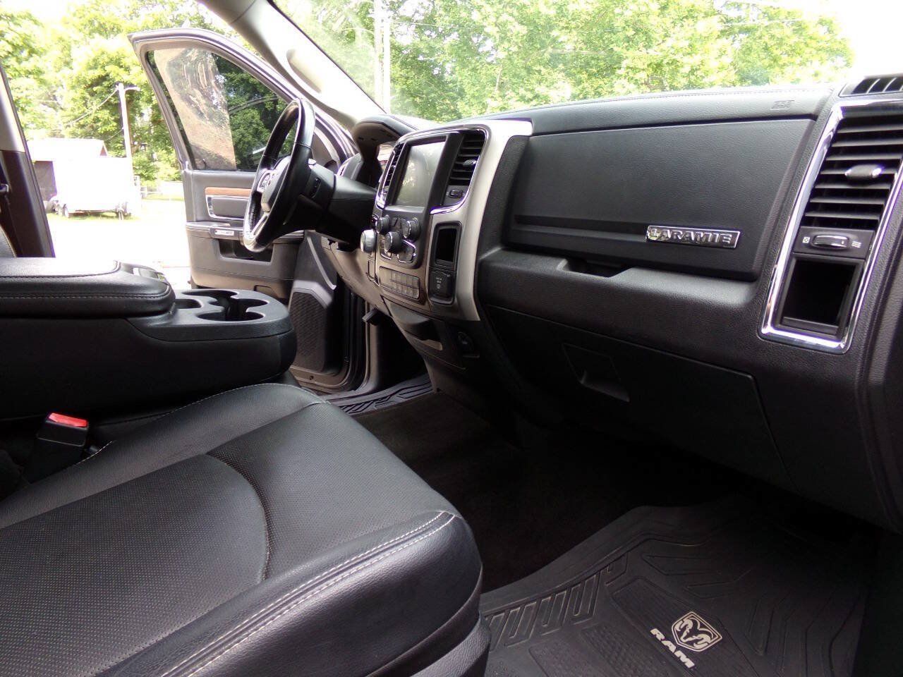 Used 2017 RAM 1500 Laramie w/ Convenience Group RWD image 28