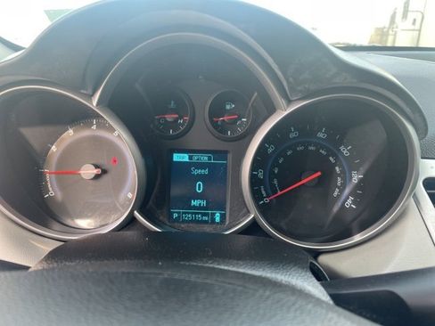 Used 2014 Chevrolet Cruze LS image 18