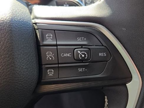 Certified 2023 Jeep Grand Cherokee Altitude image 9