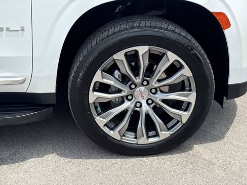 Used 2024 GMC Yukon XL Denali AWD/4WD image 10