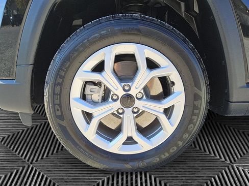 Used 2025 Jeep Compass Latitude image 14