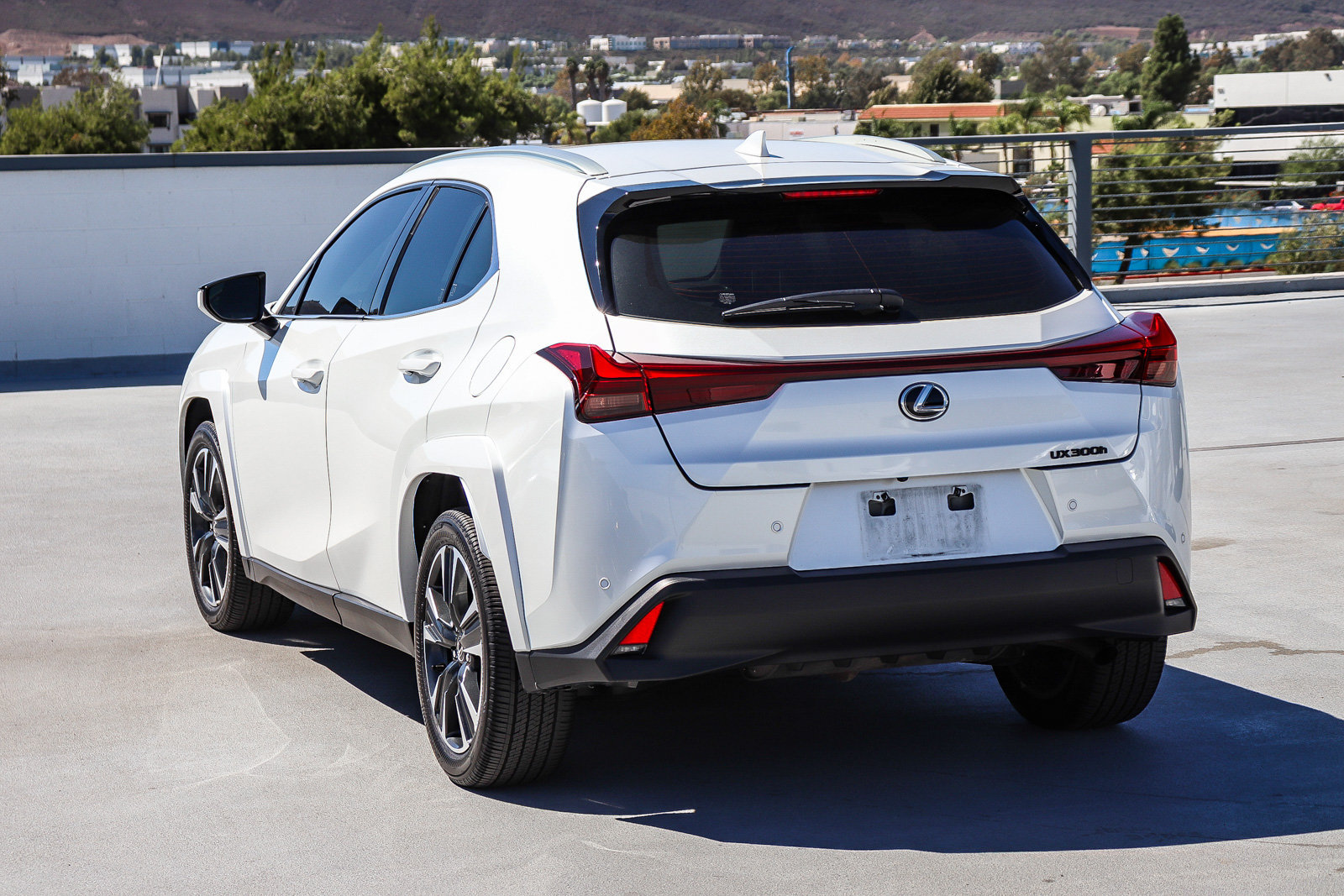 Used 2025 Lexus UX 300h FWD w/ Accessory Package (Z2) image 4