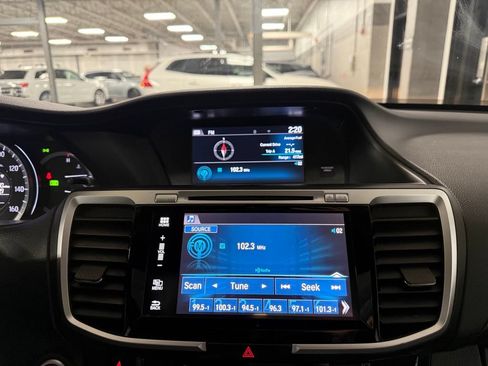 Used 2017 Honda Accord EX-L image 12