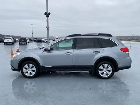 Used 2010 Subaru Outback 2.5i Premium image 5