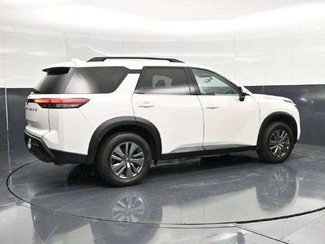 Used 2025 Nissan Pathfinder SV FWD image 4