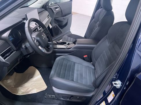 New 2025 Mitsubishi Outlander SE image 10