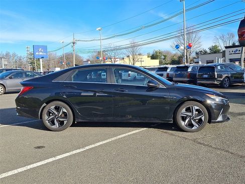 Used 2023 Hyundai Elantra Limited image 8