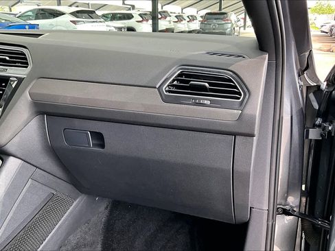 Used 2022 Volkswagen Tiguan SE R-Line AWD/4WD image 19