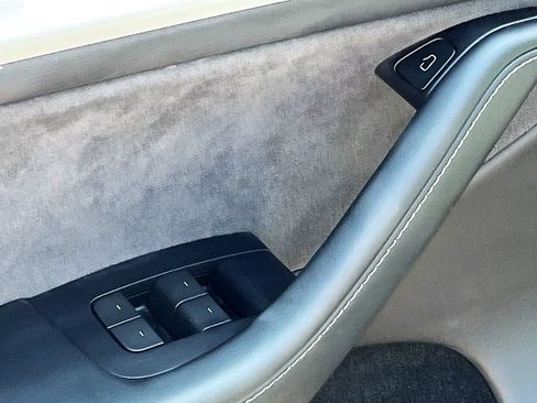 Used 2024 Tesla Model Y Long Range AWD/4WD image 17