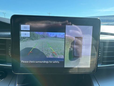 Used 2022 Ford Explorer XLT w/ Equipment Group 202A image 9