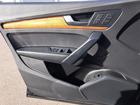 Used 2023 Audi Q5 2.0T Premium w/ Convenience Package image 29