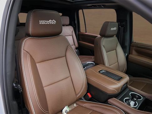 Used 2023 Chevrolet Suburban High Country image 34