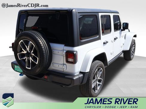 Used 2024 Jeep Wrangler Unlimited w/ Convenience Group AWD/4WD image 5
