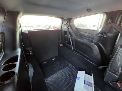 Used 2025 Chrysler Pacifica Select FWD image 40