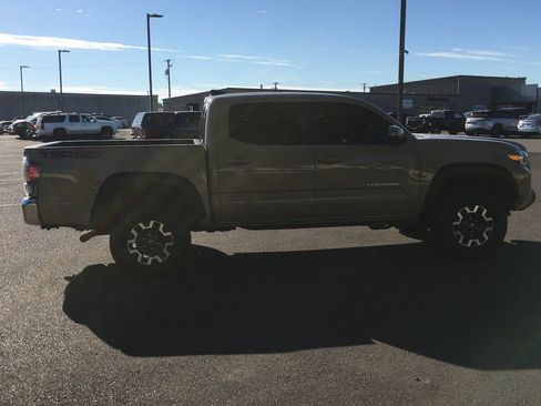 Used 2020 Toyota Tacoma TRD Off-Road AWD/4WD image 8