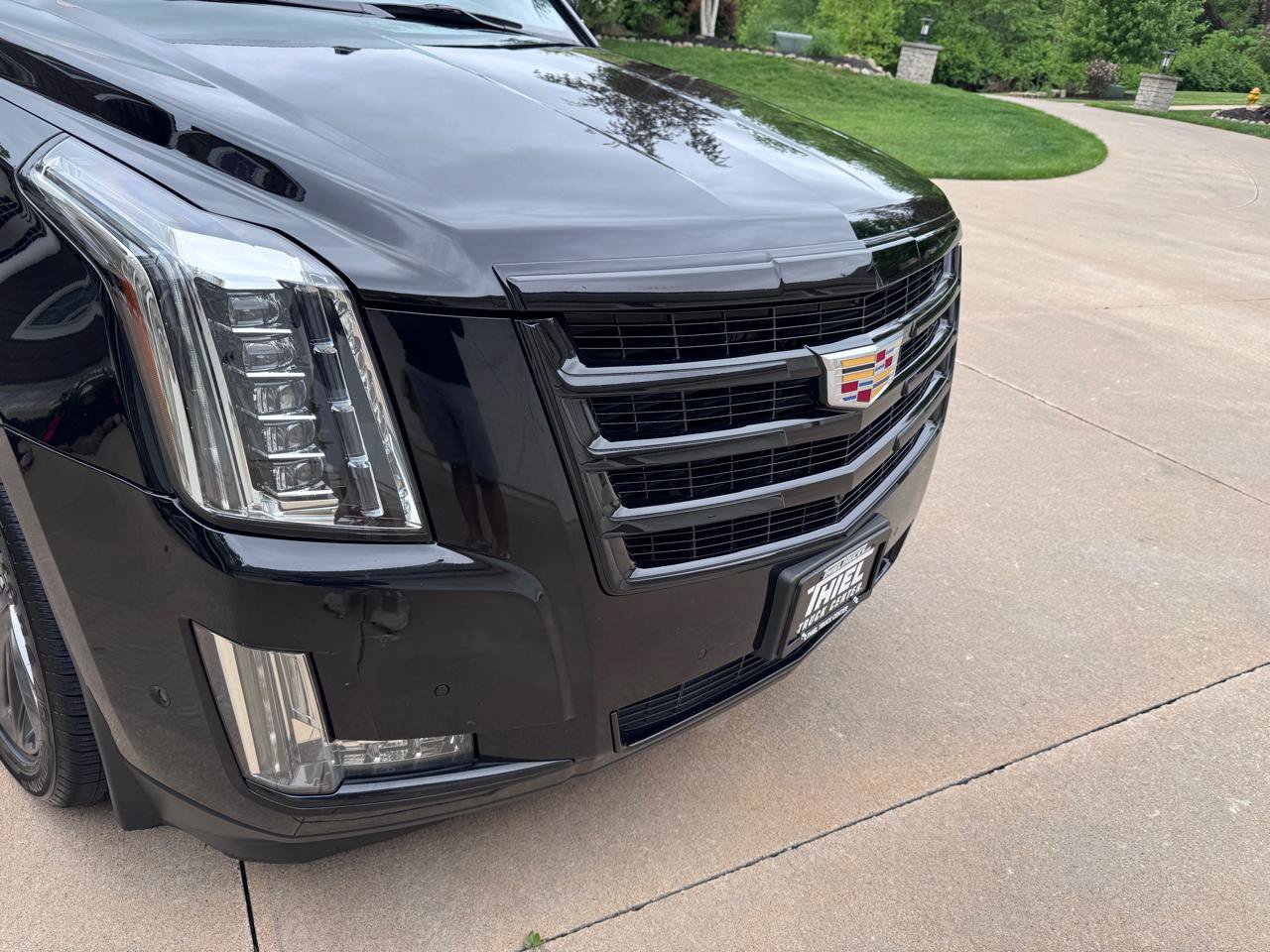 Used 2019 Cadillac Escalade ESV Luxury w/ Escalade Sport Edition AWD/4WD image 39