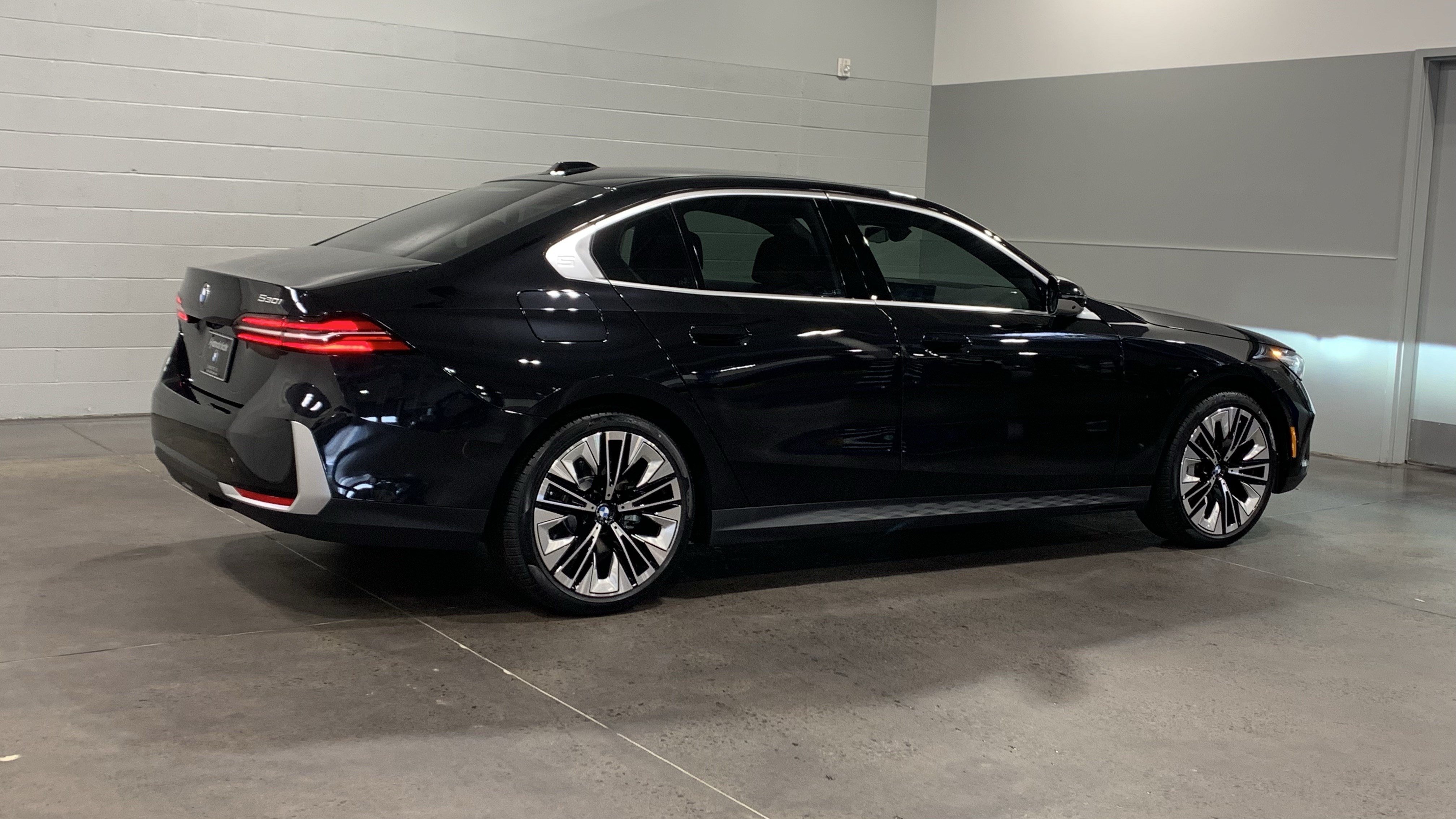 Used 2026 BMW 530i w/ Premium Package RWD image 8