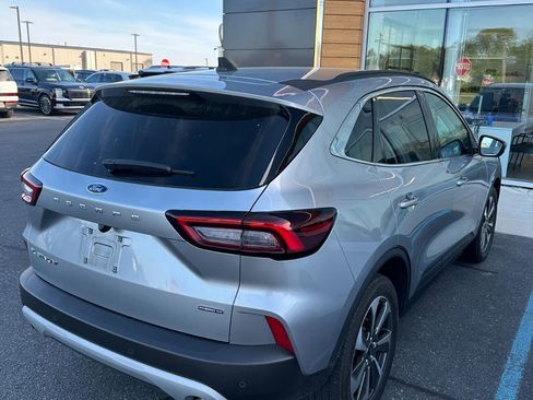 Used 2023 Ford Escape Platinum image 6