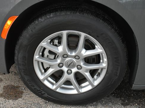 Used 2023 Chrysler Pacifica Touring-L FWD image 11