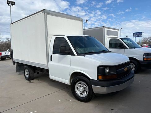 Used 2017 Chevrolet Express 3500 image 4