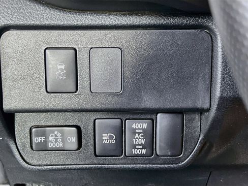 Used 2021 Toyota Tacoma TRD Off-Road AWD/4WD image 10