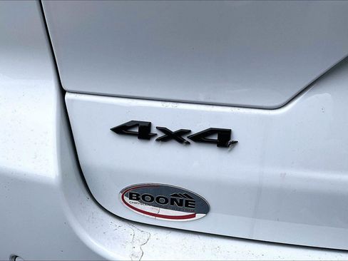 New 2025 Jeep Grand Cherokee Altitude image 13