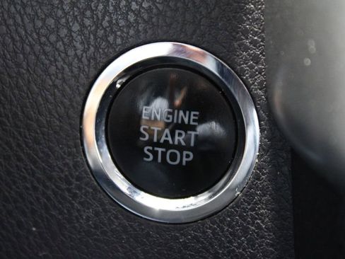 Used 2019 Toyota Highlander XLE image 32