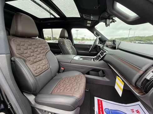 New 2025 Nissan Armada Platinum Reserve image 20